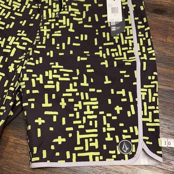 Volcom mod tech hybrid shorts size 32 NWT - Picture 3 of 9